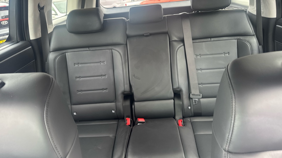 Hyundai SANTA FE 1.6 TGDi Plug-in Hybrid Ultimate 5dr 4WD Auto Estate - Image 15