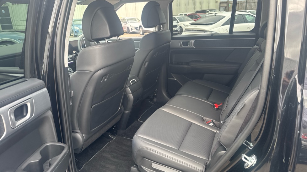 Hyundai SANTA FE 1.6 TGDi Plug-in Hybrid Ultimate 5dr 4WD Auto Estate - Image 16