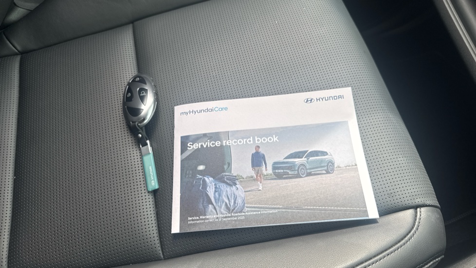 Hyundai SANTA FE 1.6 TGDi Plug-in Hybrid Ultimate 5dr 4WD Auto Estate - Image 19
