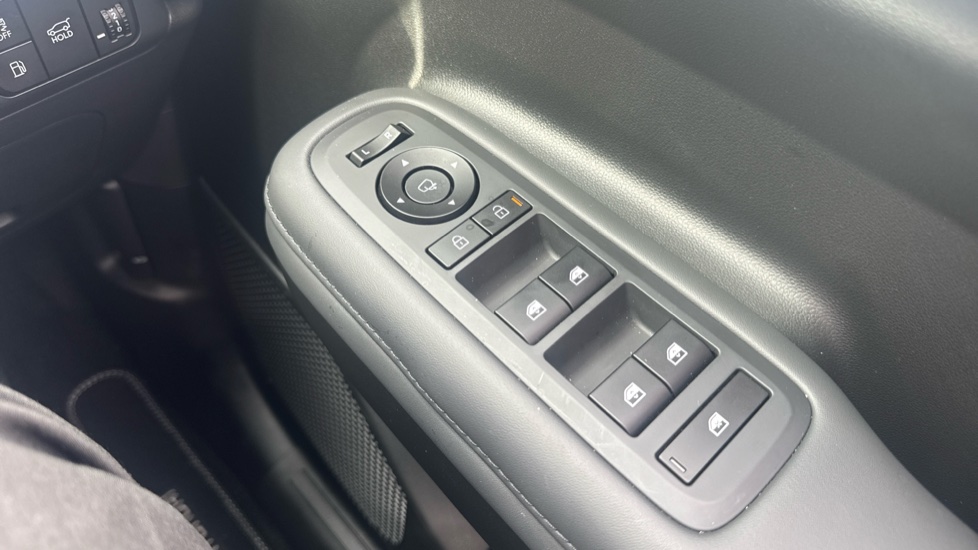 Hyundai SANTA FE 1.6 TGDi Plug-in Hybrid Ultimate 5dr 4WD Auto Estate - Image 30