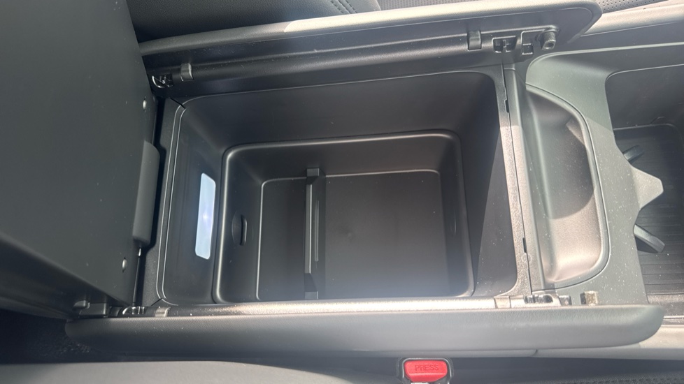 Hyundai SANTA FE 1.6 TGDi Plug-in Hybrid Ultimate 5dr 4WD Auto Estate - Image 32