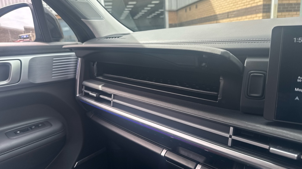 Hyundai SANTA FE 1.6 TGDi Plug-in Hybrid Ultimate 5dr 4WD Auto Estate - Image 33