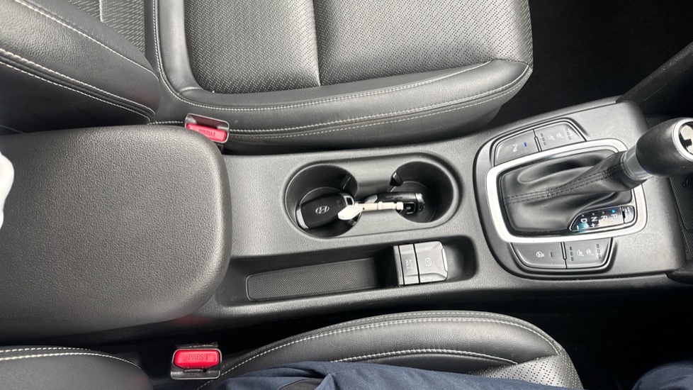 Hyundai KONA 1.6 GDi Hybrid Premium SE 5dr DCT Hybrid Hatchback - Image 31