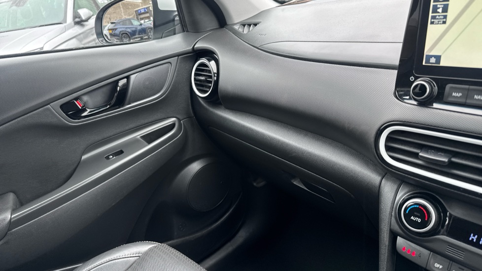 Hyundai KONA 1.6 GDi Hybrid Premium SE 5dr DCT Hybrid Hatchback - Image 33