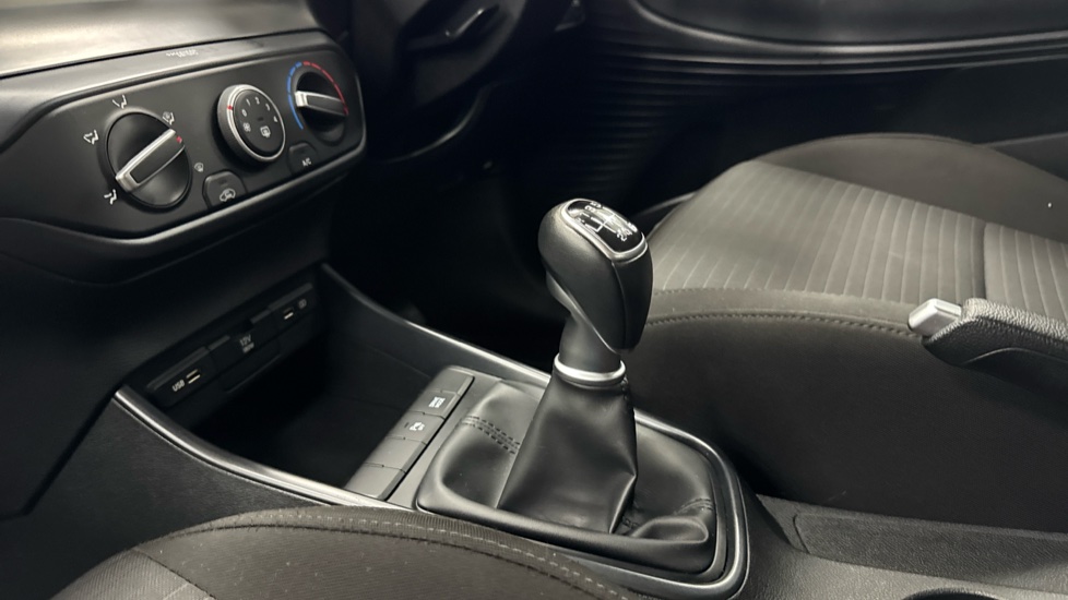 Hyundai i20 1.0T GDi 48V MHD SE Connect 5dr Petrol Hatchback - Image 13