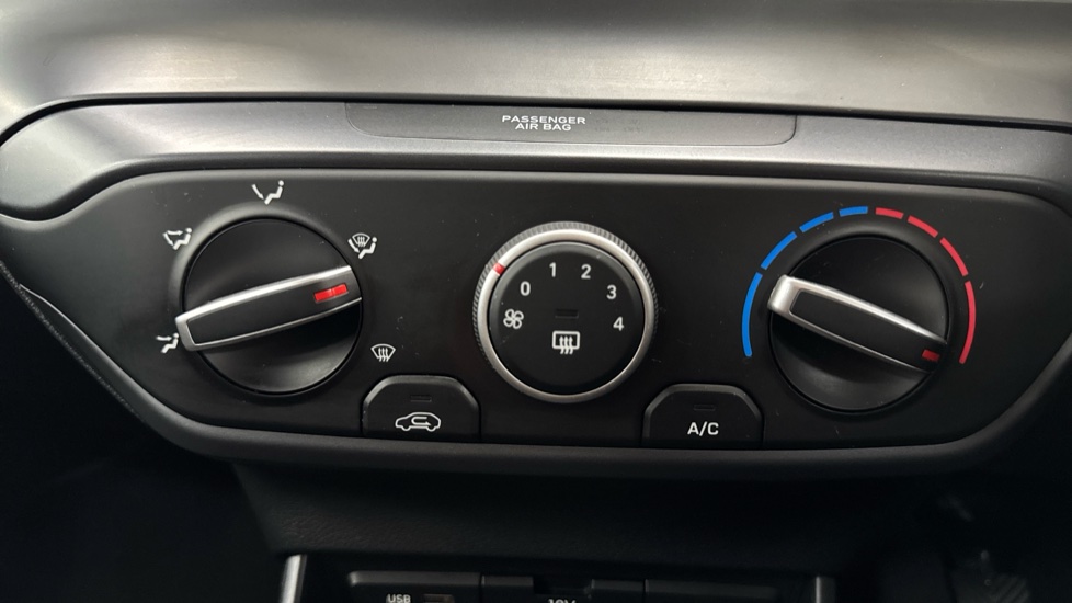Hyundai i20 1.0T GDi 48V MHD SE Connect 5dr Petrol Hatchback - Image 31