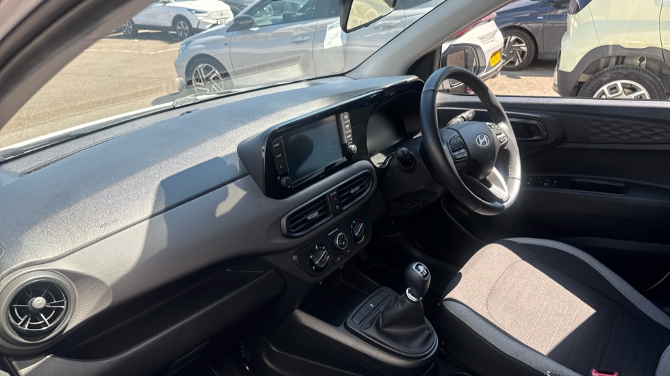 Hyundai i10 1.2 Advance 5dr Petrol Hatchback - Image 9