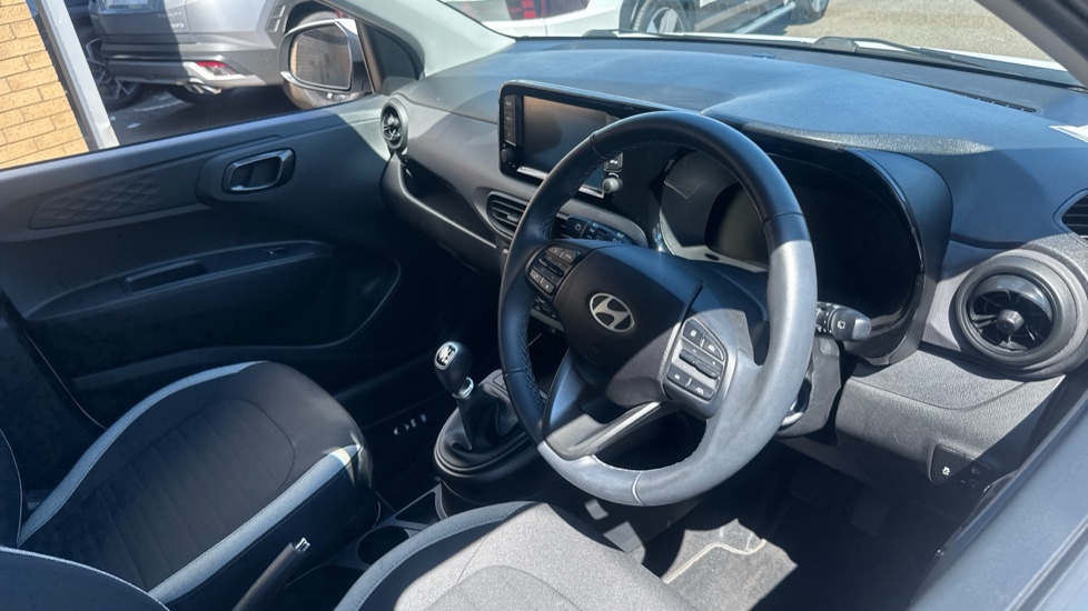 Hyundai i10 1.2 Advance 5dr Petrol Hatchback - Image 11