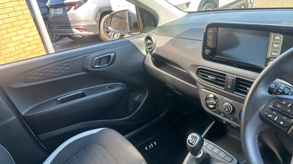Hyundai i10 1.2 Advance 5dr Petrol Hatchback - Image 14