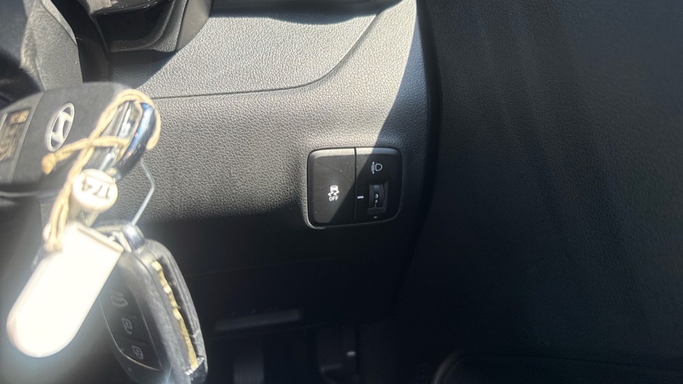 Hyundai i10 1.2 Advance 5dr Petrol Hatchback - Image 28