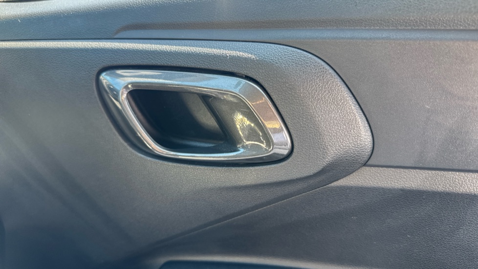 Hyundai i10 1.2 Advance 5dr Petrol Hatchback - Image 31