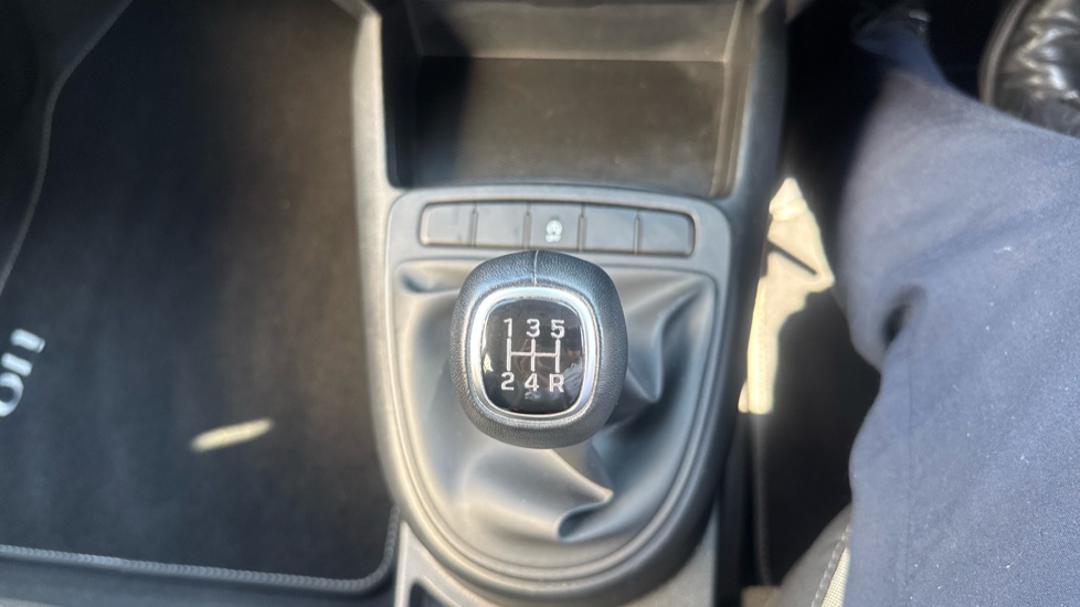 Hyundai i10 1.2 Advance 5dr Petrol Hatchback - Image 34