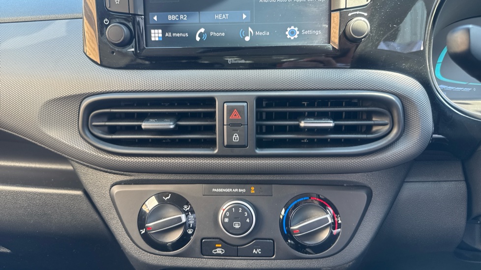 Hyundai i10 1.2 Advance 5dr Petrol Hatchback - Image 35
