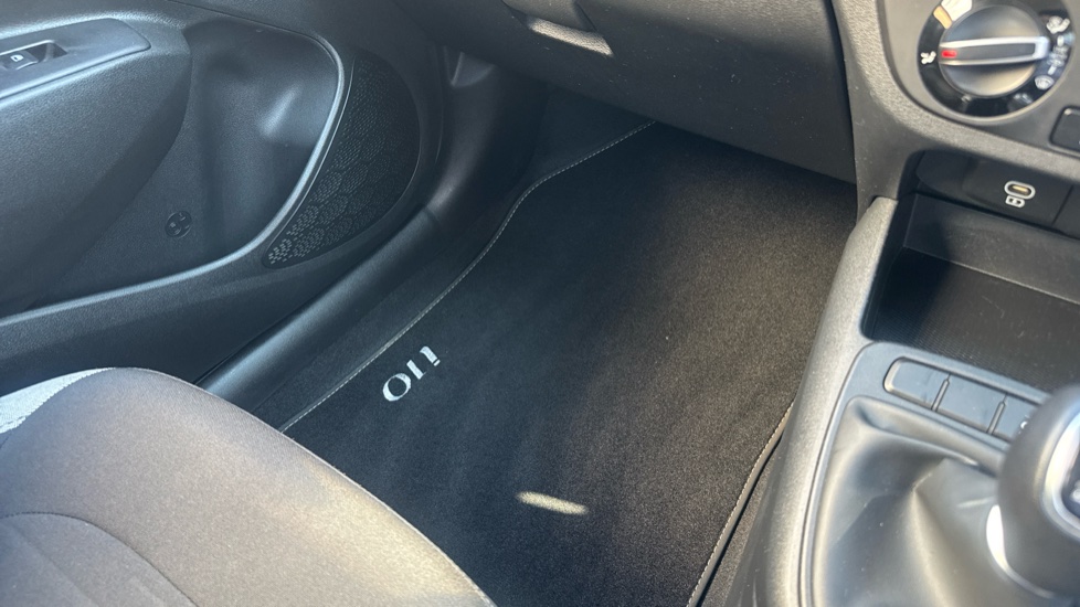 Hyundai i10 1.2 Advance 5dr Petrol Hatchback - Image 38