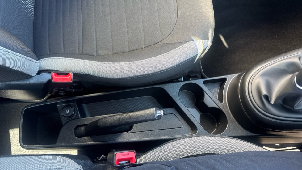 Hyundai i10 1.2 Advance 5dr Petrol Hatchback - Image 39