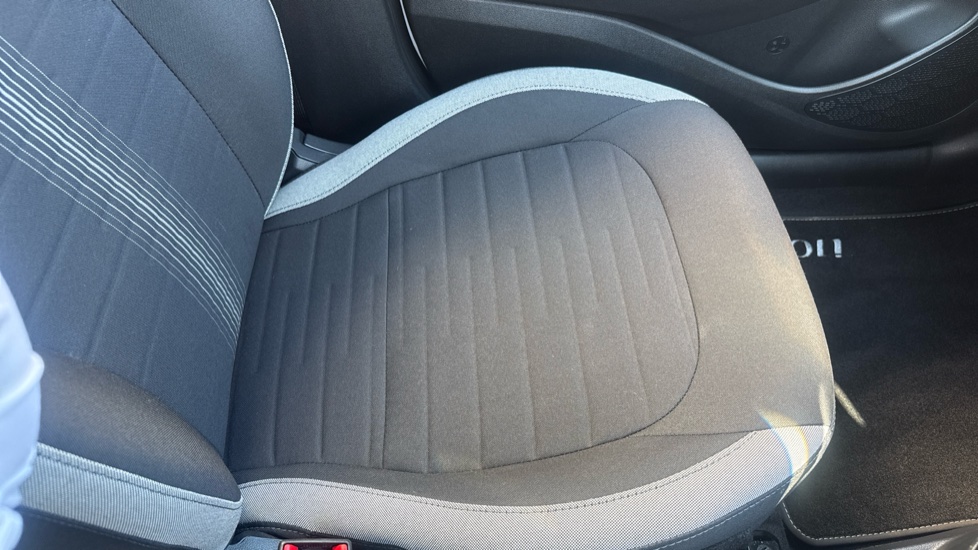 Hyundai i10 1.2 Advance 5dr Petrol Hatchback - Image 40