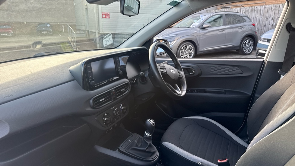 Hyundai i10 1.2 Advance 5dr Petrol Hatchback - Image 9