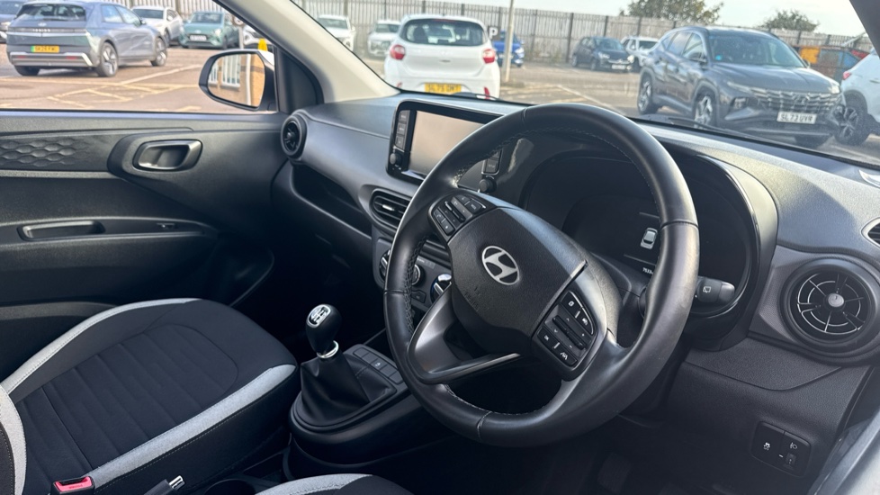 Hyundai i10 1.2 Advance 5dr Petrol Hatchback - Image 11