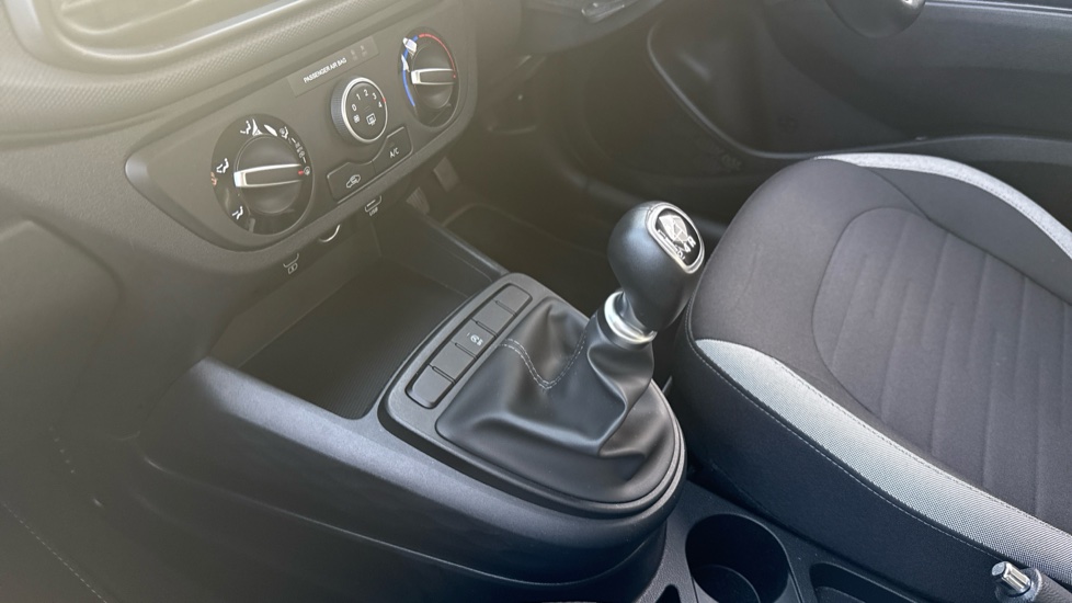 Hyundai i10 1.2 Advance 5dr Petrol Hatchback - Image 13