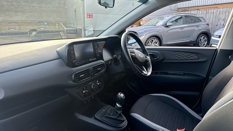 Hyundai i10 1.2 Advance 5dr Petrol Hatchback - Image 14