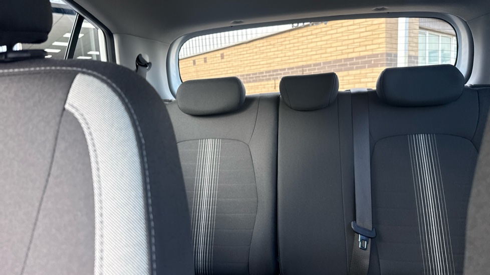 Hyundai i10 1.2 Advance 5dr Petrol Hatchback - Image 15
