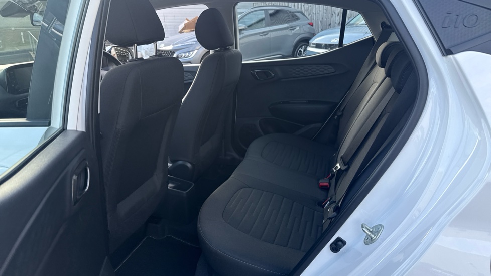 Hyundai i10 1.2 Advance 5dr Petrol Hatchback - Image 16