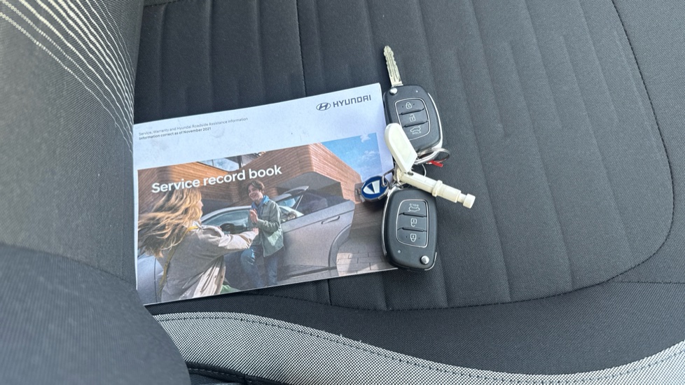 Hyundai i10 1.2 Advance 5dr Petrol Hatchback - Image 19