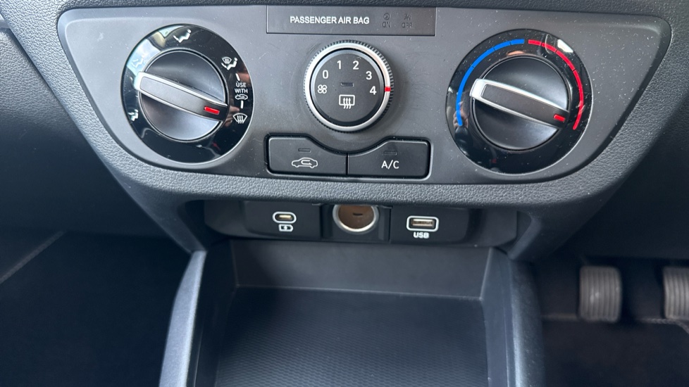 Hyundai i10 1.2 Advance 5dr Petrol Hatchback - Image 26