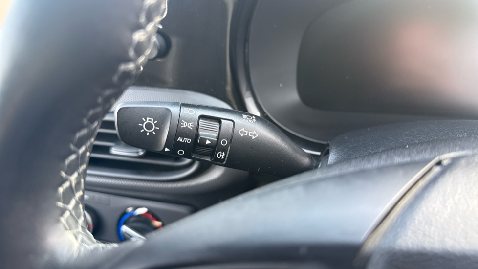 Hyundai i10 1.2 Advance 5dr Petrol Hatchback - Image 27