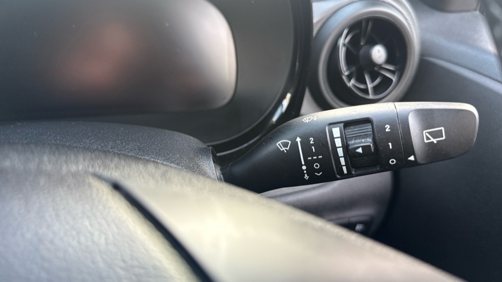 Hyundai i10 1.2 Advance 5dr Petrol Hatchback - Image 28