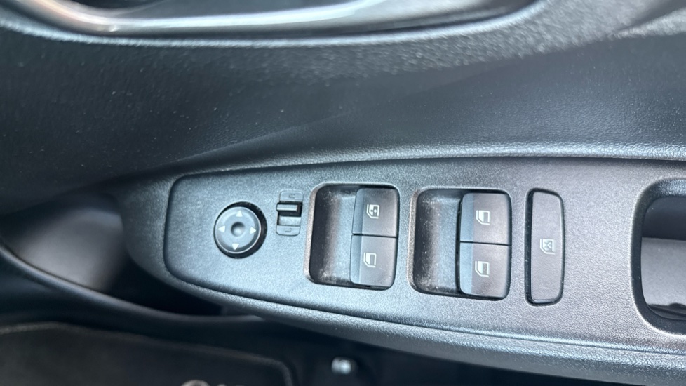 Hyundai i10 1.2 Advance 5dr Petrol Hatchback - Image 30
