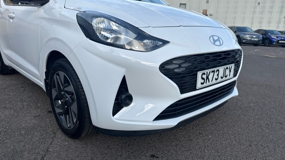 Hyundai i10 1.2 Advance 5dr Petrol Hatchback - Image 32