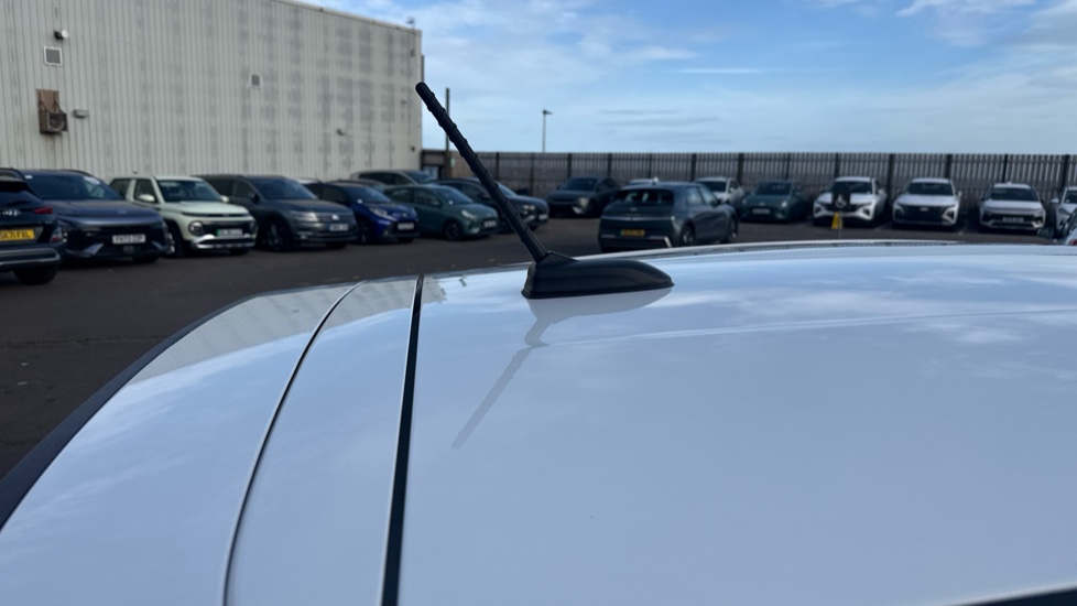 Hyundai i10 1.2 Advance 5dr Petrol Hatchback - Image 35