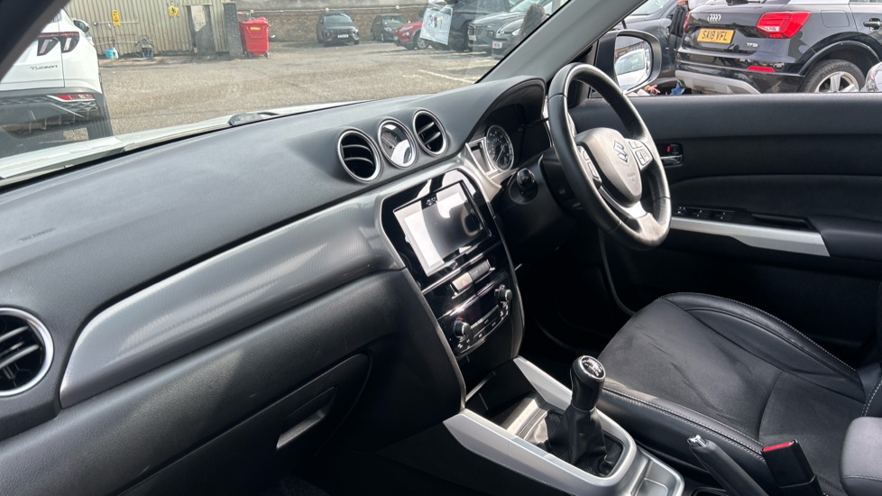 Suzuki Vitara 1.6 SZ5 5dr Petrol Estate - Image 9
