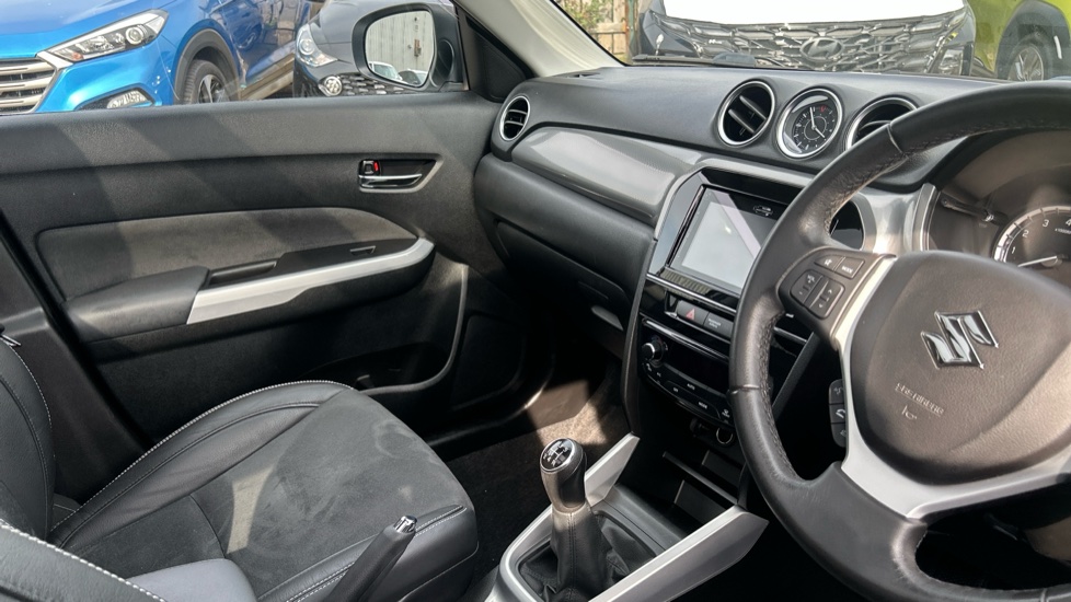 Suzuki Vitara 1.6 SZ5 5dr Petrol Estate - Image 14