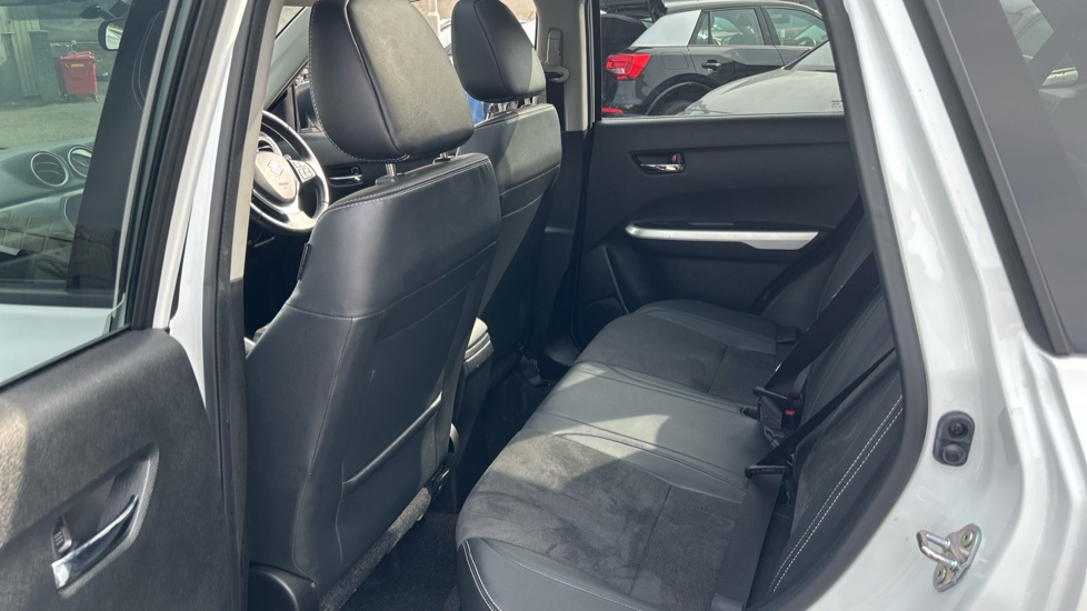 Suzuki Vitara 1.6 SZ5 5dr Petrol Estate - Image 16