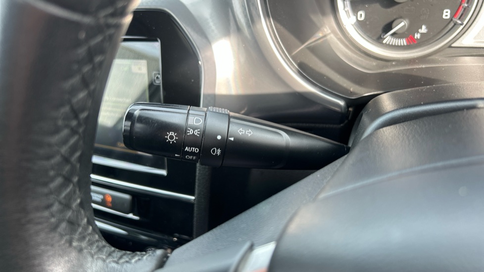 Suzuki Vitara 1.6 SZ5 5dr Petrol Estate - Image 23
