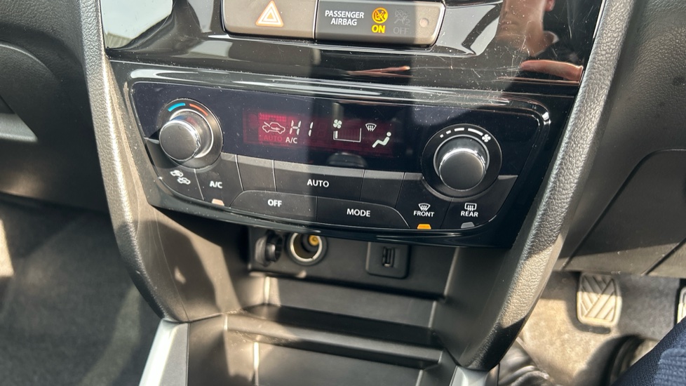 Suzuki Vitara 1.6 SZ5 5dr Petrol Estate - Image 30