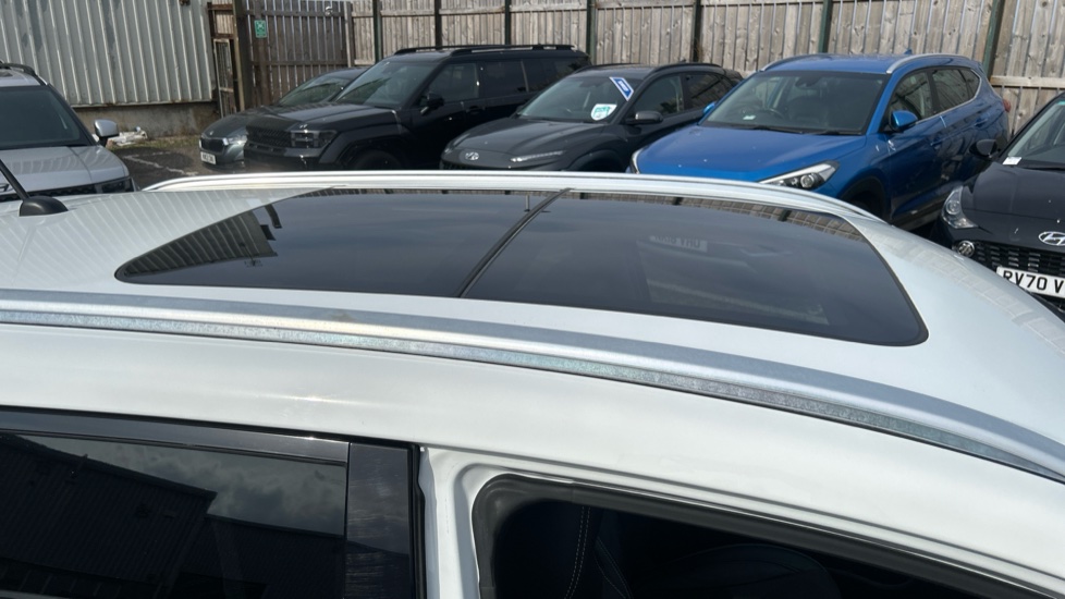Suzuki Vitara 1.6 SZ5 5dr Petrol Estate - Image 32