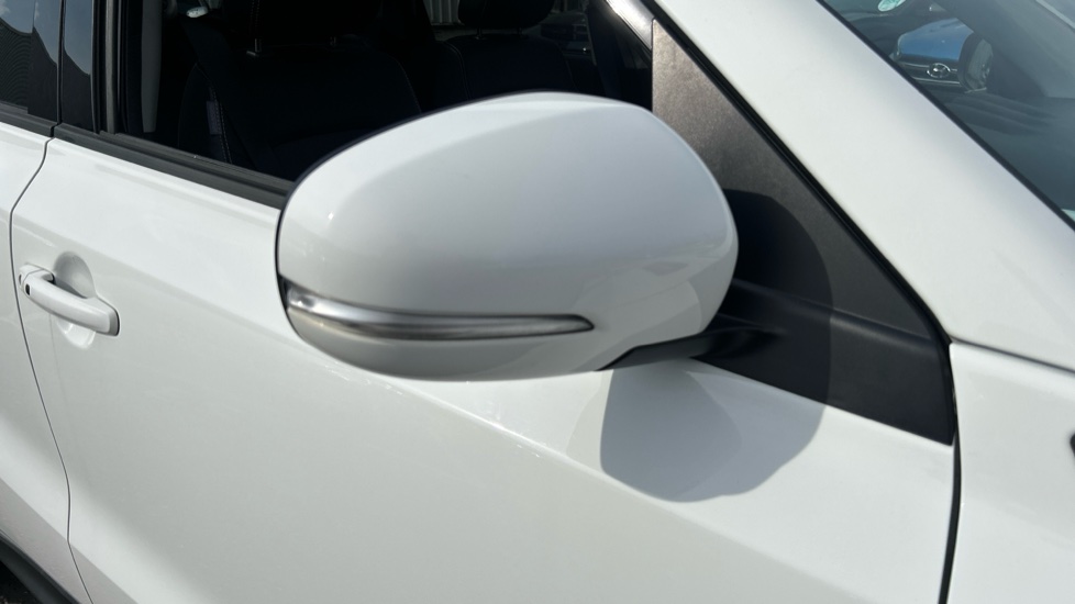Suzuki Vitara 1.6 SZ5 5dr Petrol Estate - Image 34