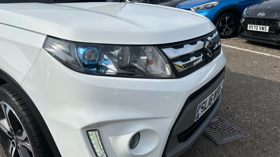 Suzuki Vitara 1.6 SZ5 5dr Petrol Estate - Image 37