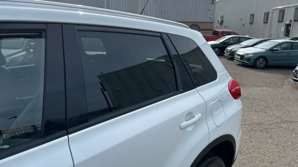 Suzuki Vitara 1.6 SZ5 5dr Petrol Estate - Image 38