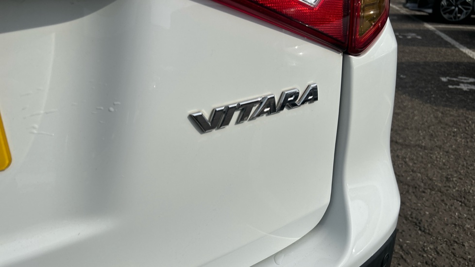 Suzuki Vitara 1.6 SZ5 5dr Petrol Estate - Image 41