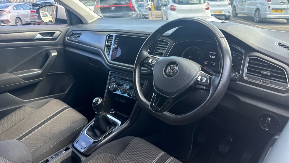 Volkswagen T-Roc 1.6 TDI SE 5dr Diesel Hatchback - Image 9