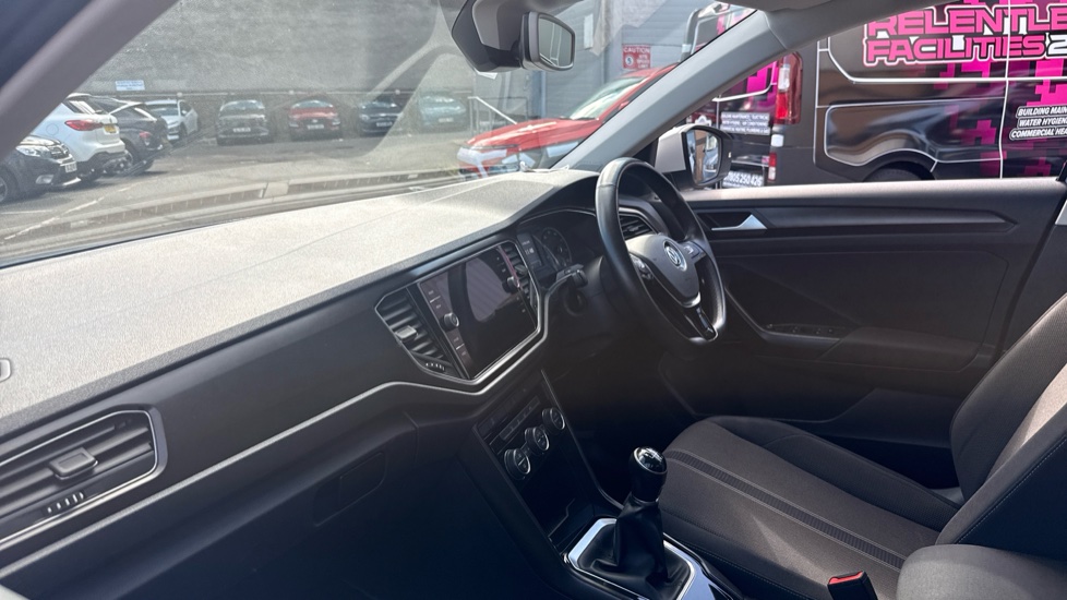 Volkswagen T-Roc 1.6 TDI SE 5dr Diesel Hatchback - Image 11
