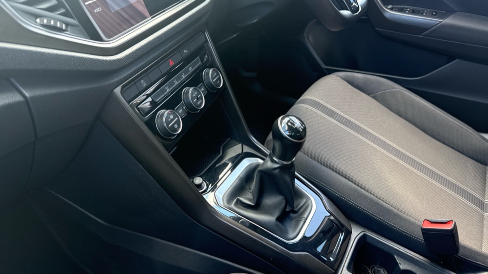Volkswagen T-Roc 1.6 TDI SE 5dr Diesel Hatchback - Image 13