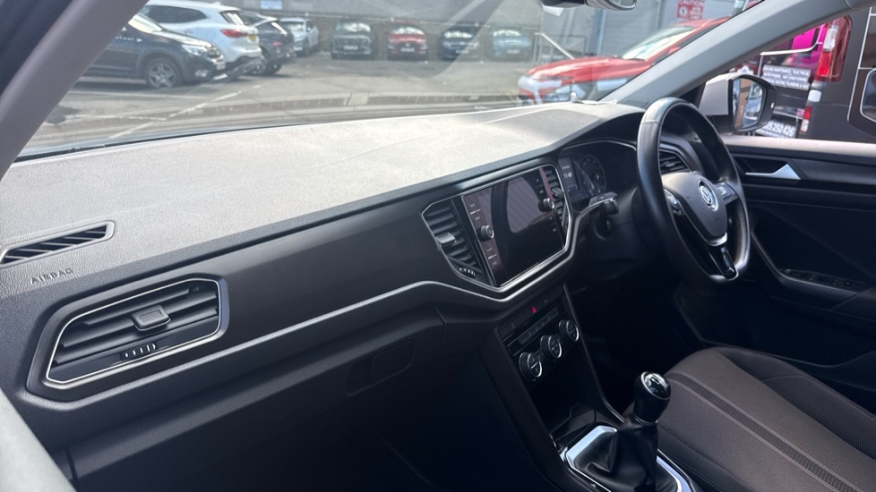 Volkswagen T-Roc 1.6 TDI SE 5dr Diesel Hatchback - Image 14