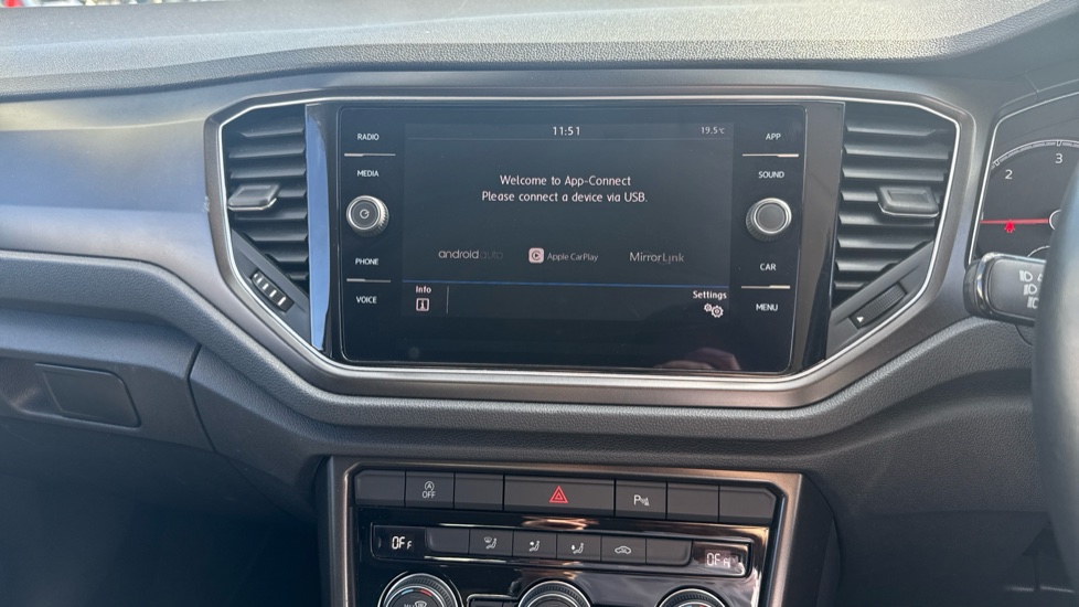 Volkswagen T-Roc 1.6 TDI SE 5dr Diesel Hatchback - Image 25