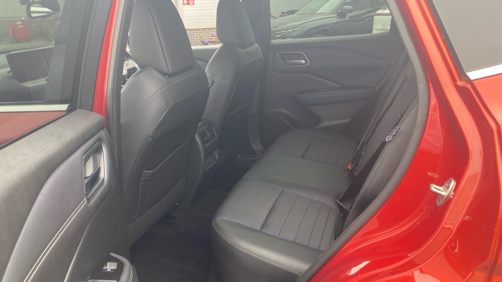 Nissan Qashqai 1.3 DiG-T MH Tekna 5dr Petrol Hatchback - Image 16