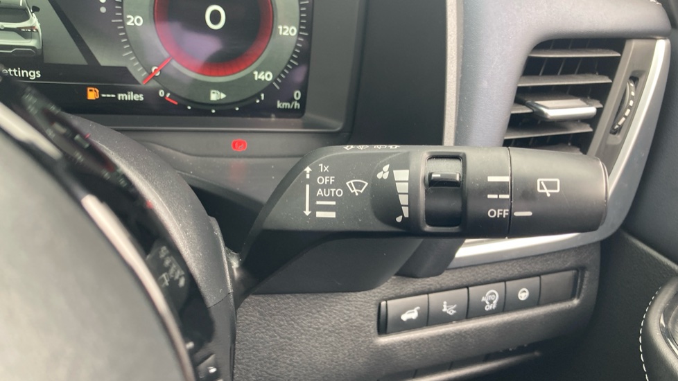 Nissan Qashqai 1.3 DiG-T MH Tekna 5dr Petrol Hatchback - Image 23